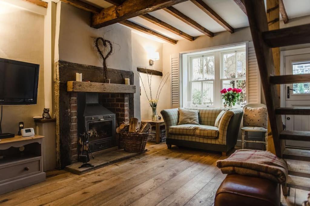 1800 Period Grade 2 Listed Cottage Addingham Экстерьер фото