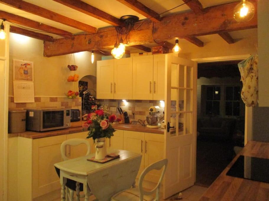 1800 Period Grade 2 Listed Cottage Addingham Экстерьер фото