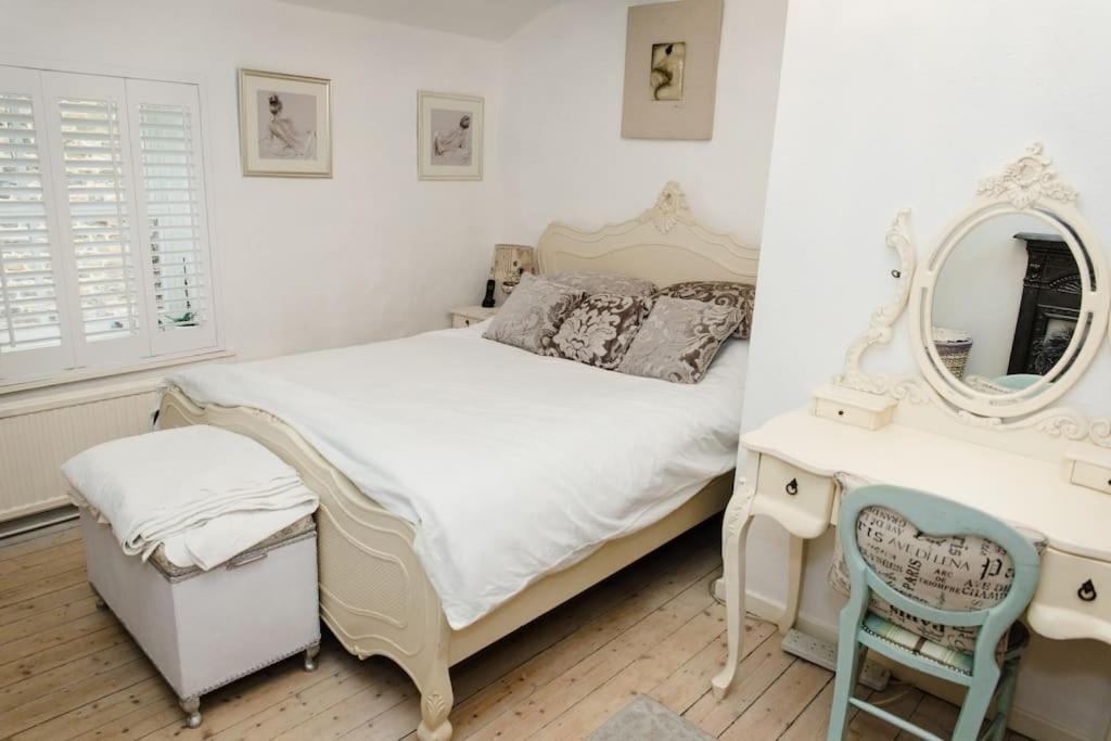 1800 Period Grade 2 Listed Cottage Addingham Экстерьер фото